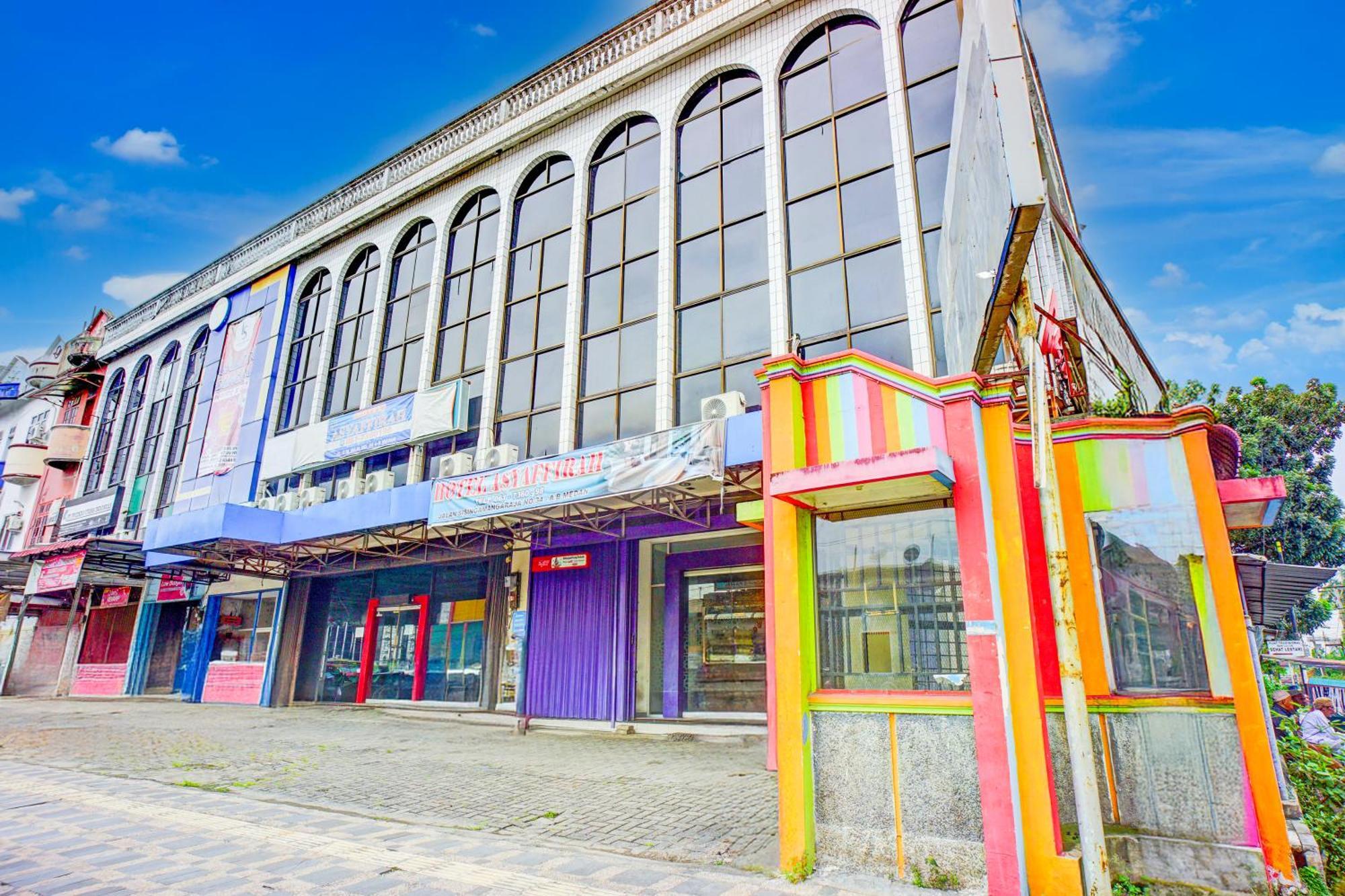 RedDoorz Plus near Istana Maimun Medan Bagian luar foto