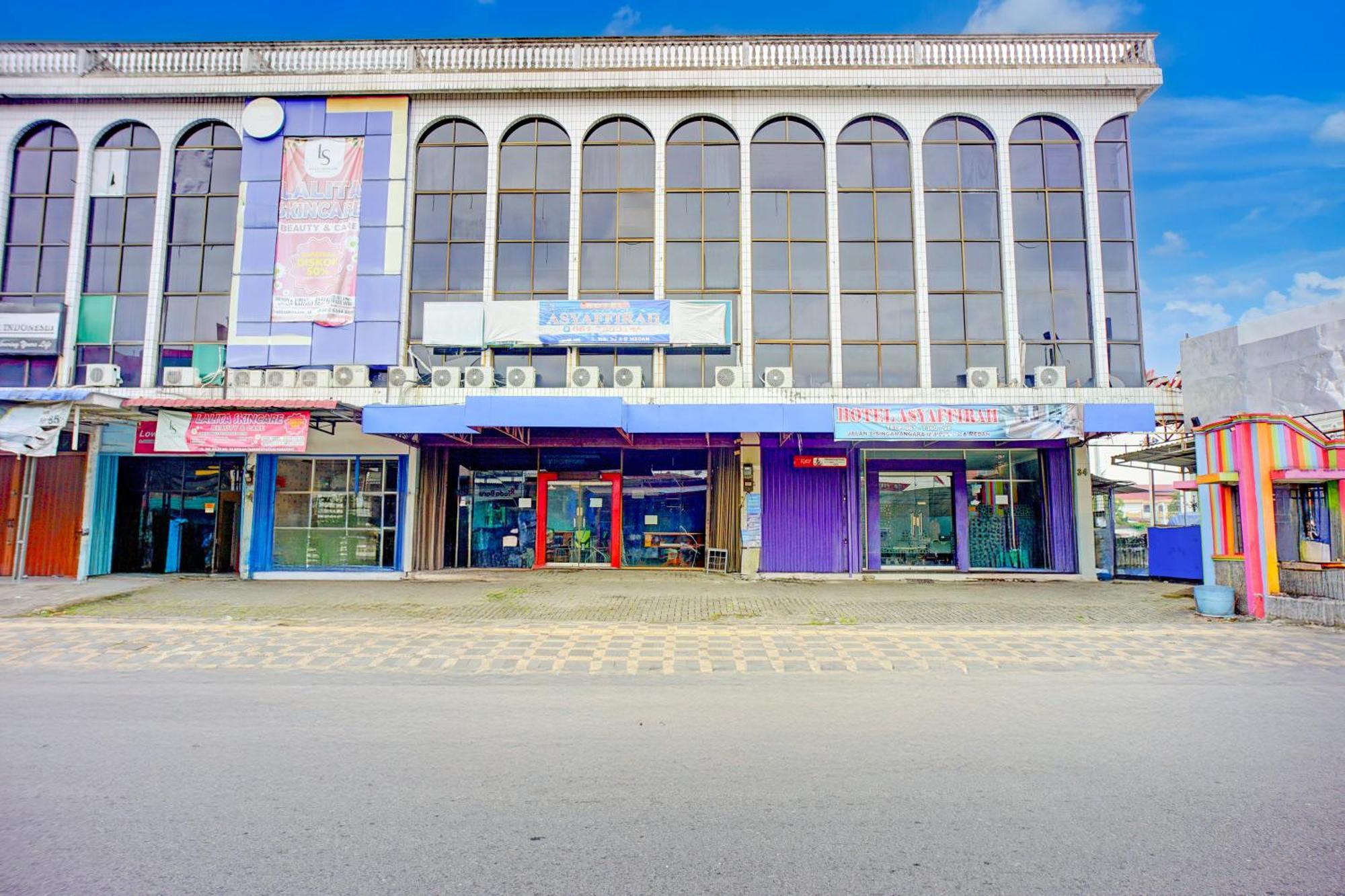 RedDoorz Plus near Istana Maimun Medan Bagian luar foto