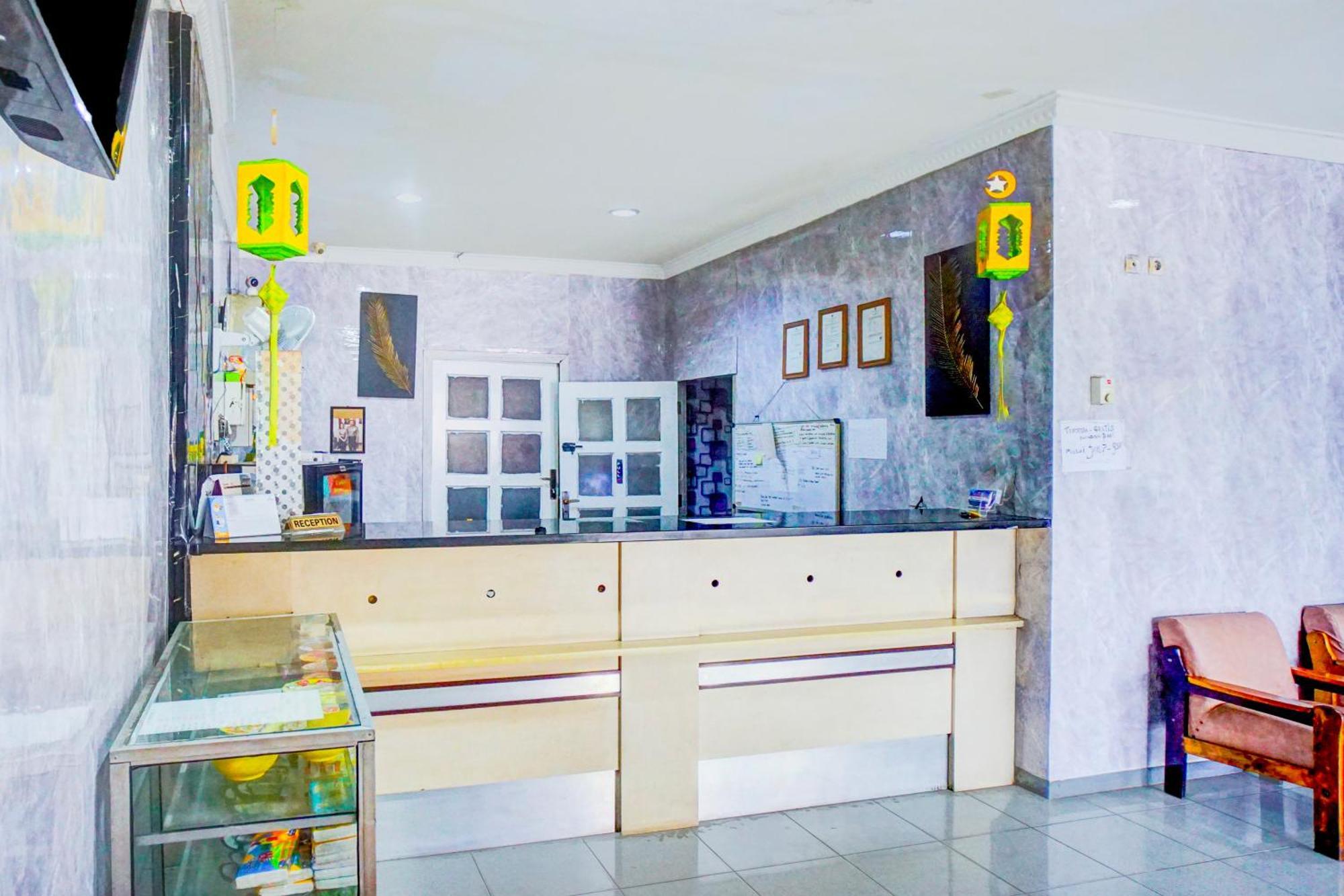RedDoorz Plus near Istana Maimun Medan Bagian luar foto