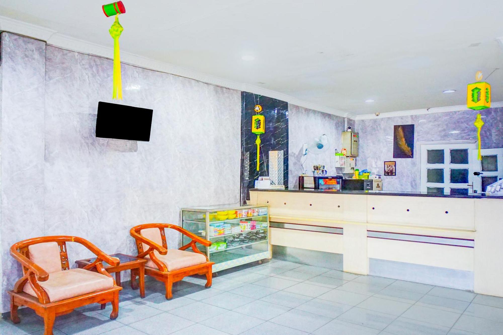 RedDoorz Plus near Istana Maimun Medan Bagian luar foto