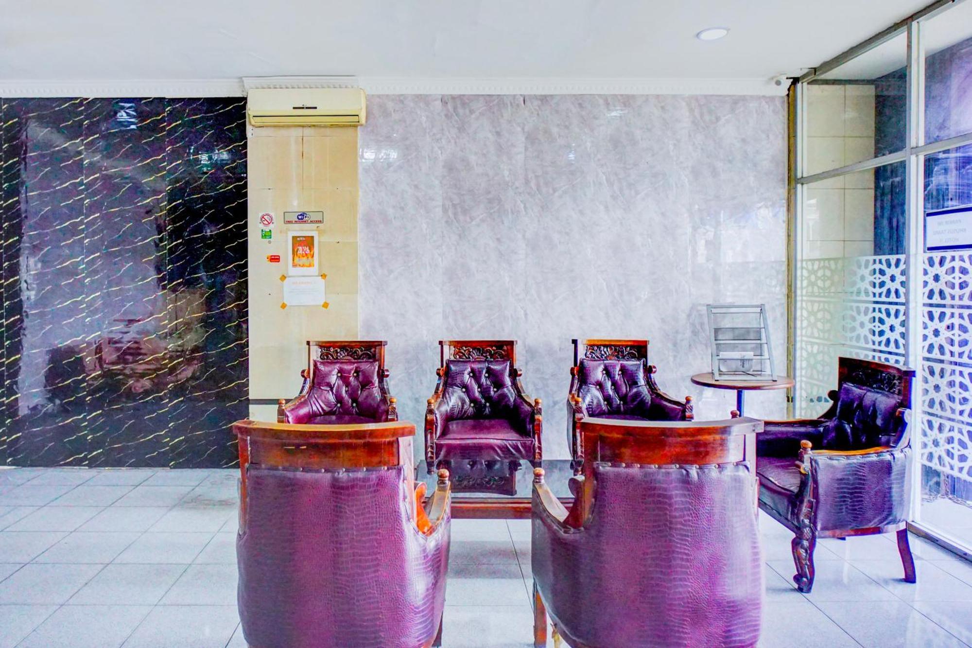 RedDoorz Plus near Istana Maimun Medan Bagian luar foto