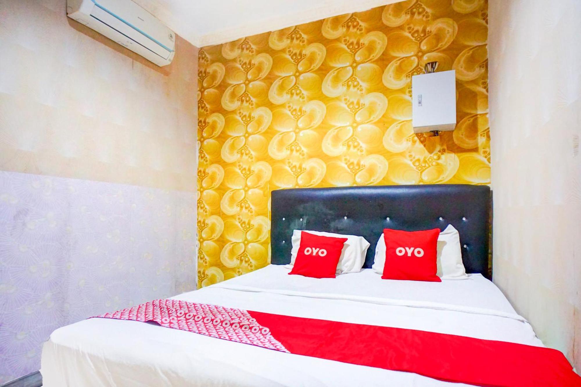 RedDoorz Plus near Istana Maimun Medan Bagian luar foto