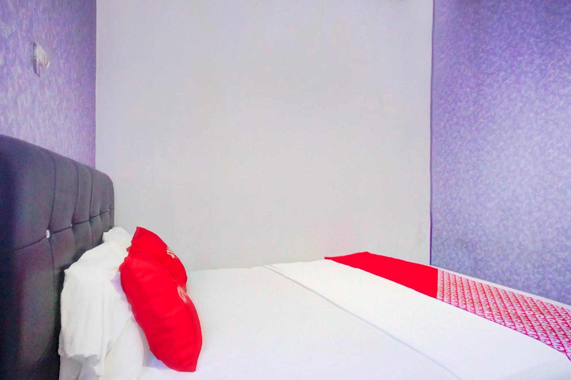 RedDoorz Plus near Istana Maimun Medan Bagian luar foto