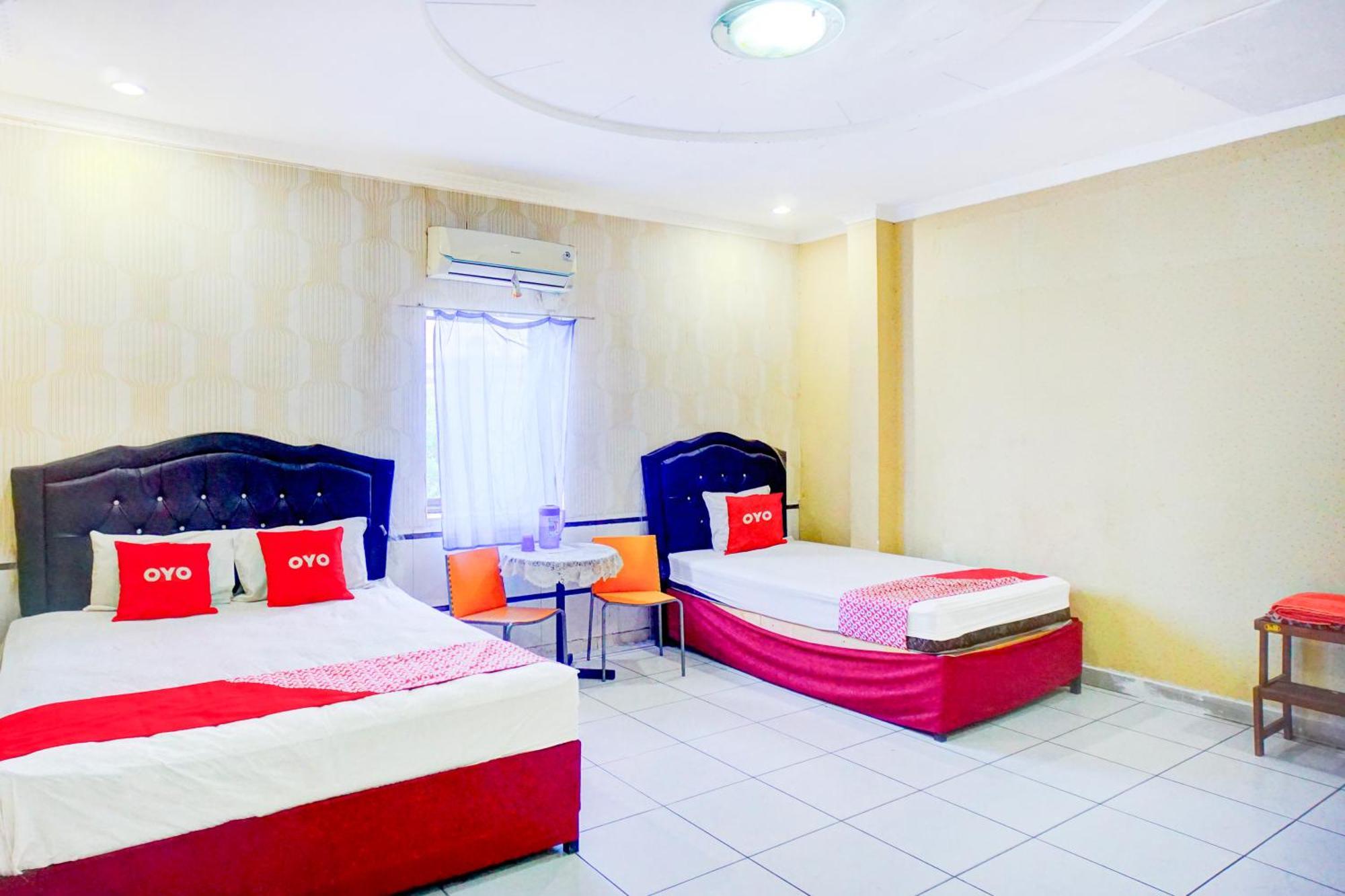 RedDoorz Plus near Istana Maimun Medan Bagian luar foto