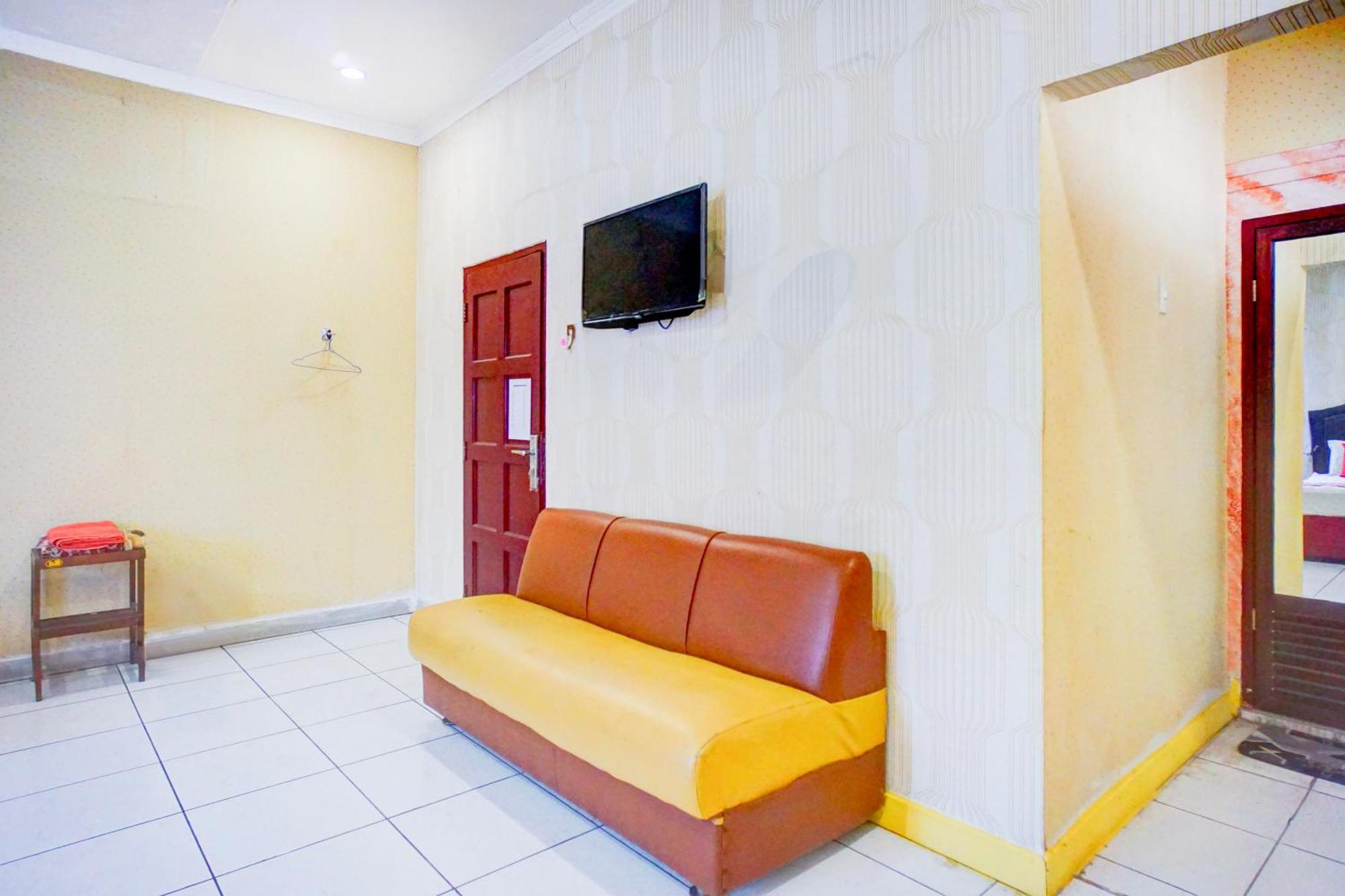 RedDoorz Plus near Istana Maimun Medan Bagian luar foto