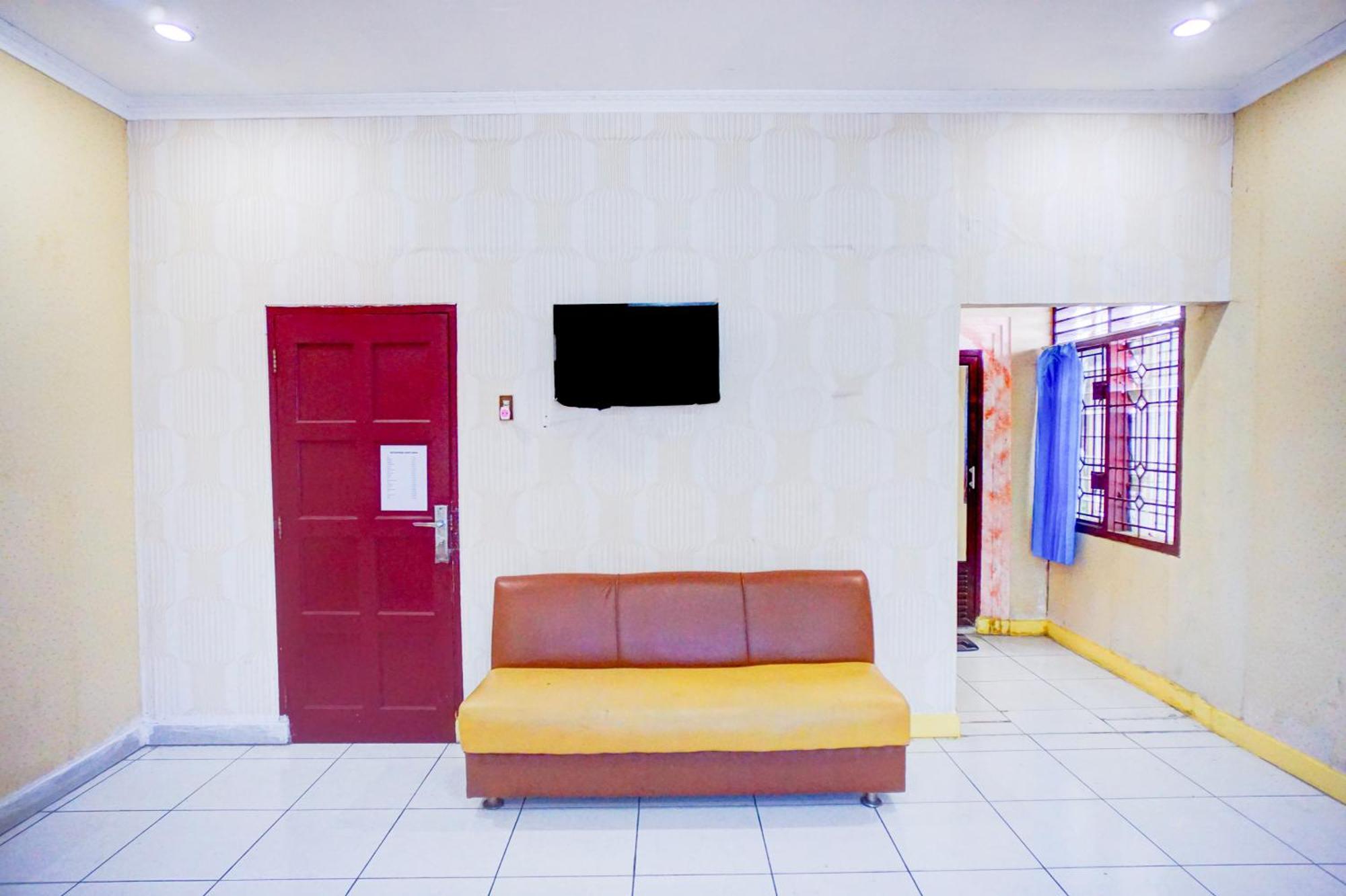 RedDoorz Plus near Istana Maimun Medan Bagian luar foto